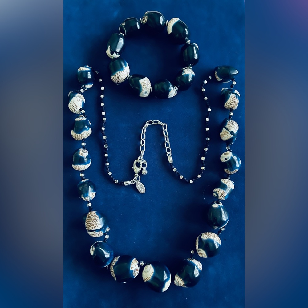 Chicos FAUX SHELL Silver Navy Blue and Taupe Necklace 19” Bracelet 7”